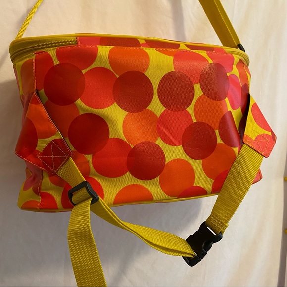 Tupperware Vintage Picnic Set, Insulated 2 strap shoulder bag with Polka Dots - Picture 7 of 13